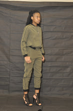 Load image into Gallery viewer, Long sleeve with zipper set w pants
